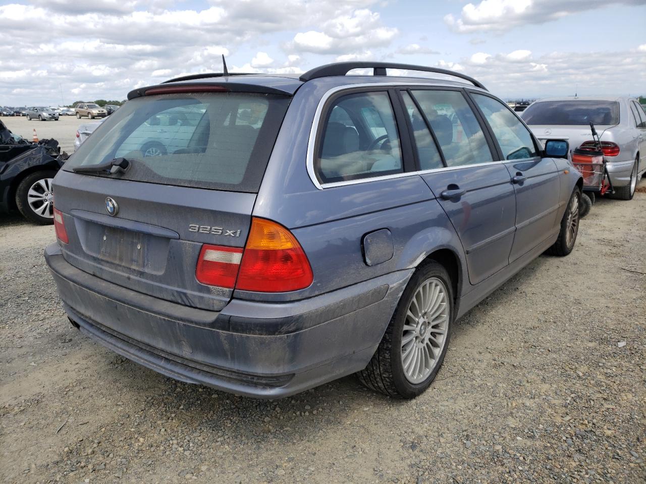 Photo 4 from auction – 2002 BMW 325 XIT with VIN WBAEP334X2PF00291