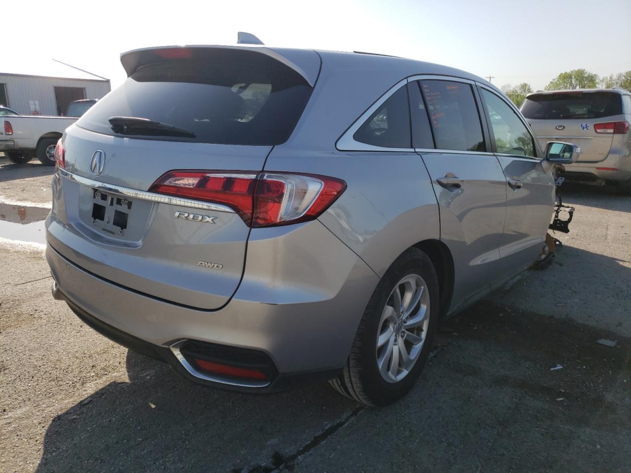 Photo 4 from auction – 2017 ACURA RDX with VIN 5J8TB4H33HL038119