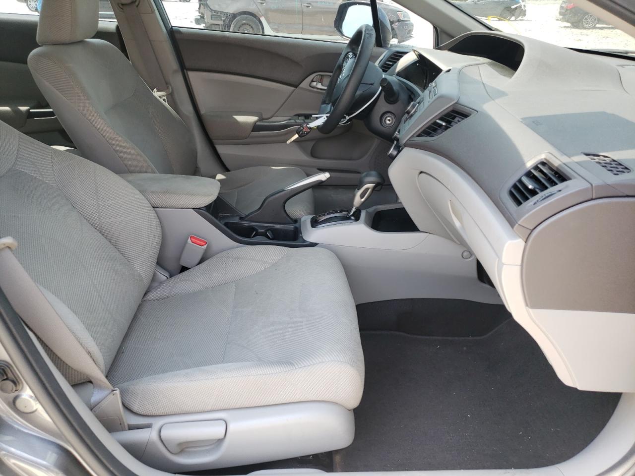 Photo 5 from auction – 2012 HONDA CIVIC LX with VIN 2HGFB2F58CH303337