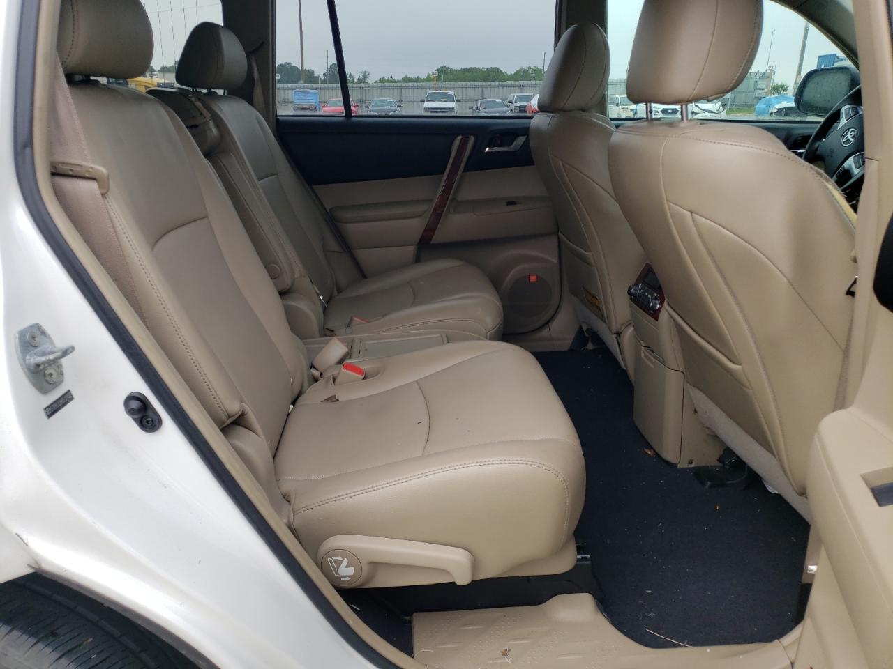 Photo 17 from auction – 2013 TOYOTA HIGHLANDER with VIN 5TDYK3EHXDS120582