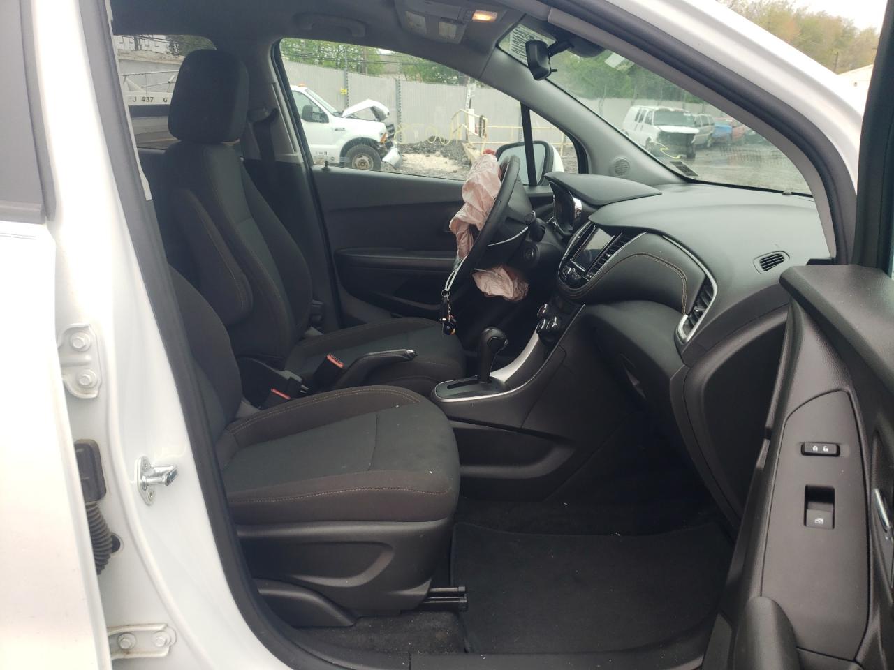 Photo 5 from auction – 2020 CHEVROLET TRAX LS with VIN KL7CJKSB2LB016288