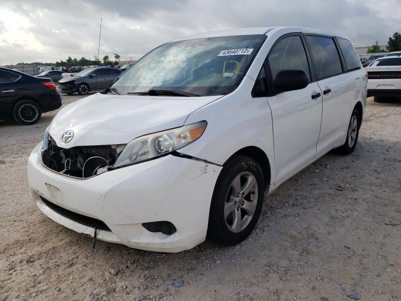 Photo 2 from auction – 2012 TOYOTA SIENNA BAS with VIN 5TDKA3DC9CS014377