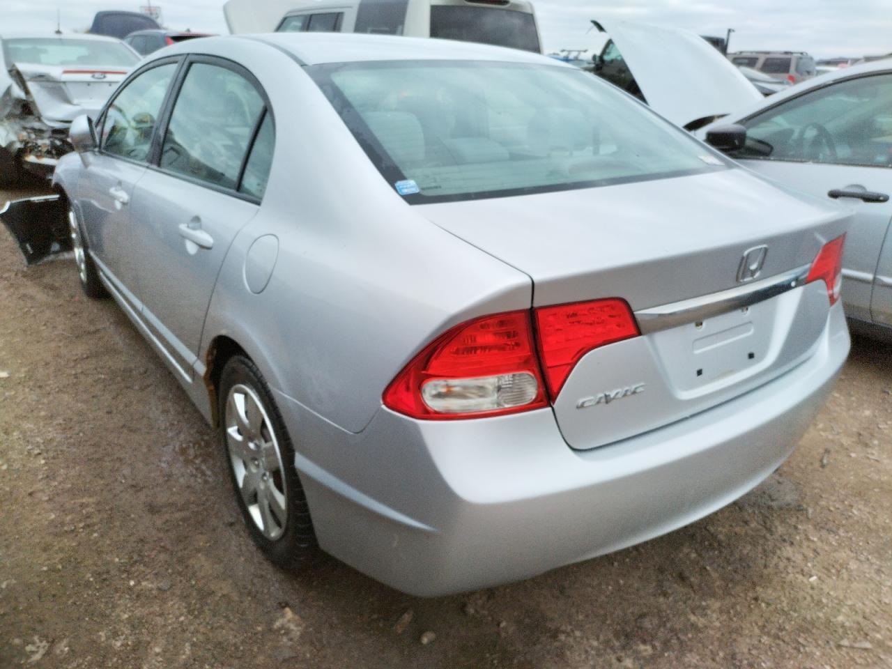 Photo 3 from auction – 2009 HONDA CIVIC LX with VIN 19XFA16599E048018