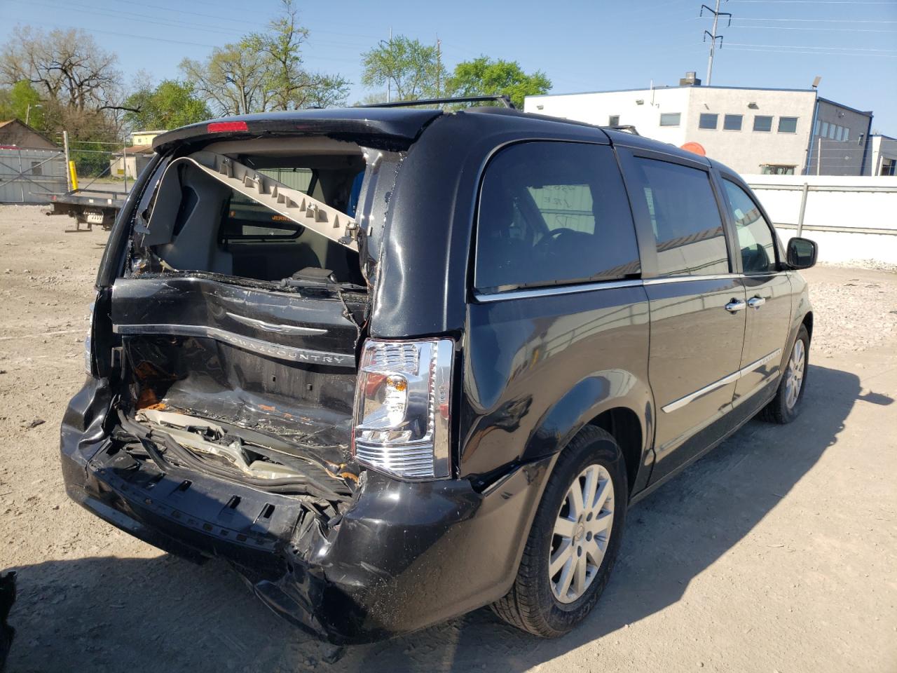 Photo 4 from auction – 2016 CHRYSLER TOWN & COU with VIN 2C4RC1BG0GR113574