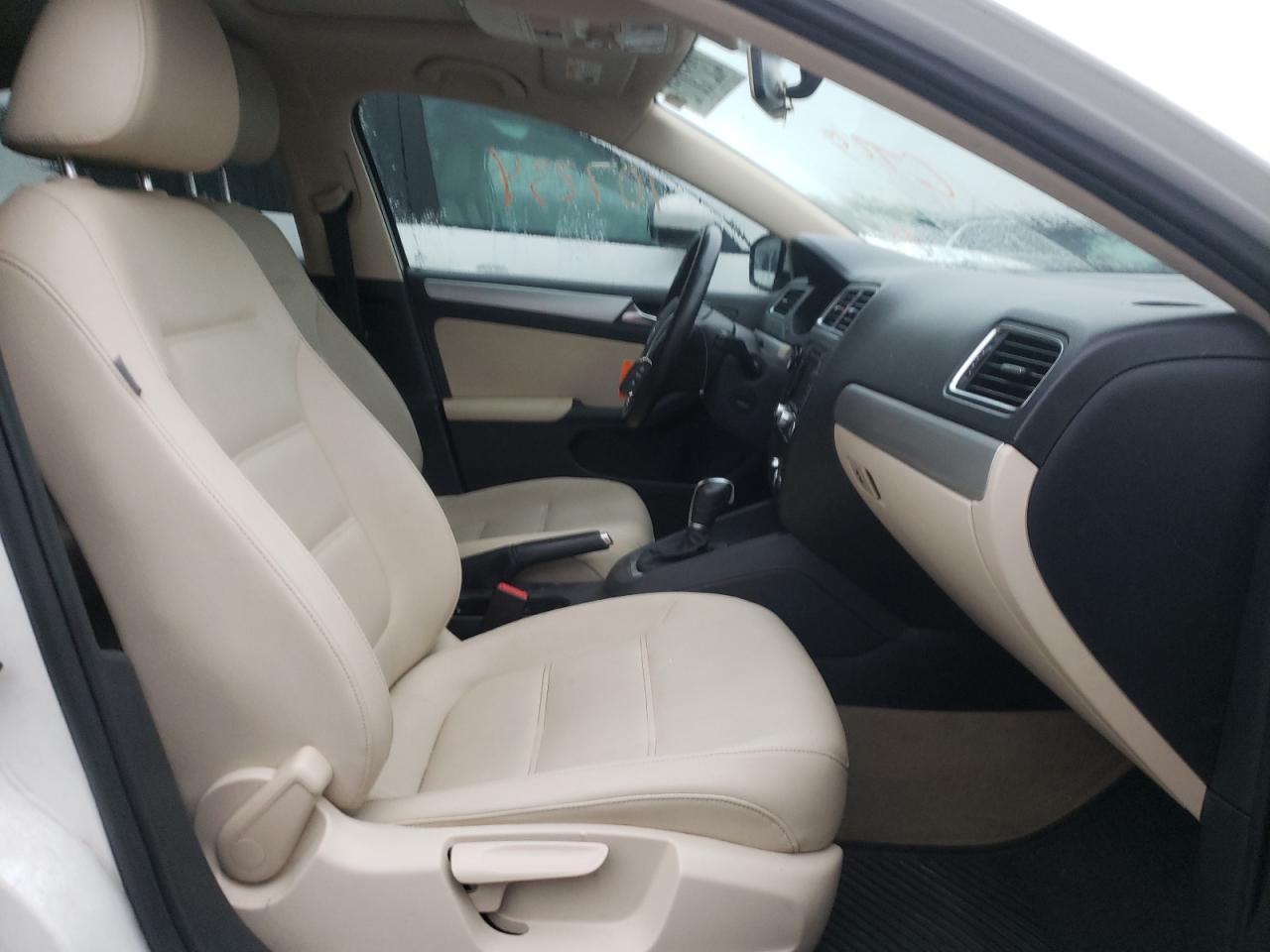 Photo 5 from auction – 2011 VOLKSWAGEN JETTA SEL with VIN 3VWLX7AJ8BM394854