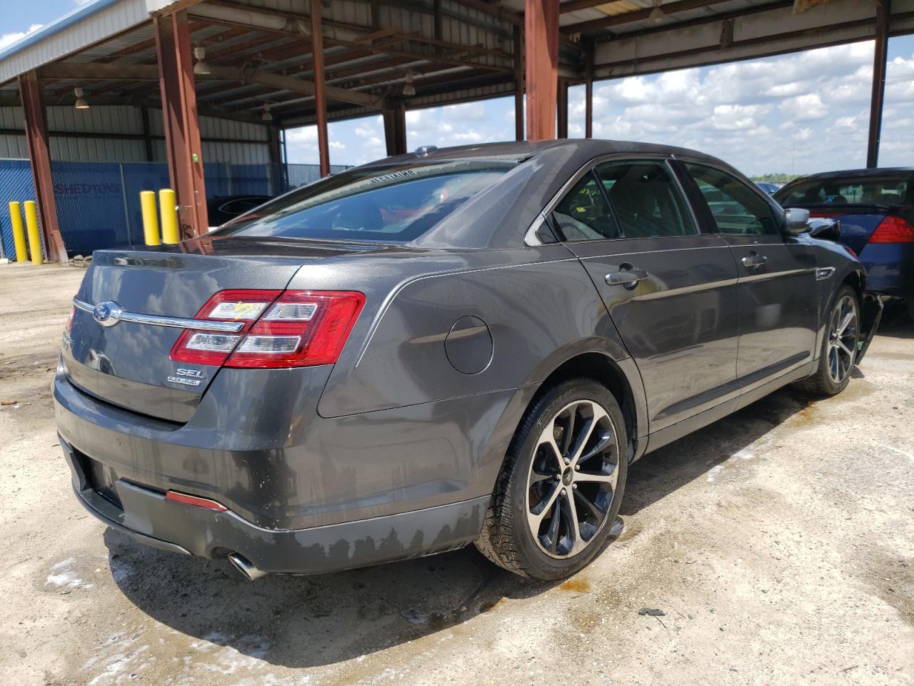 Photo 4 from auction – 2015 FORD TAURUS SEL with VIN 1FAHP2E89FG103965