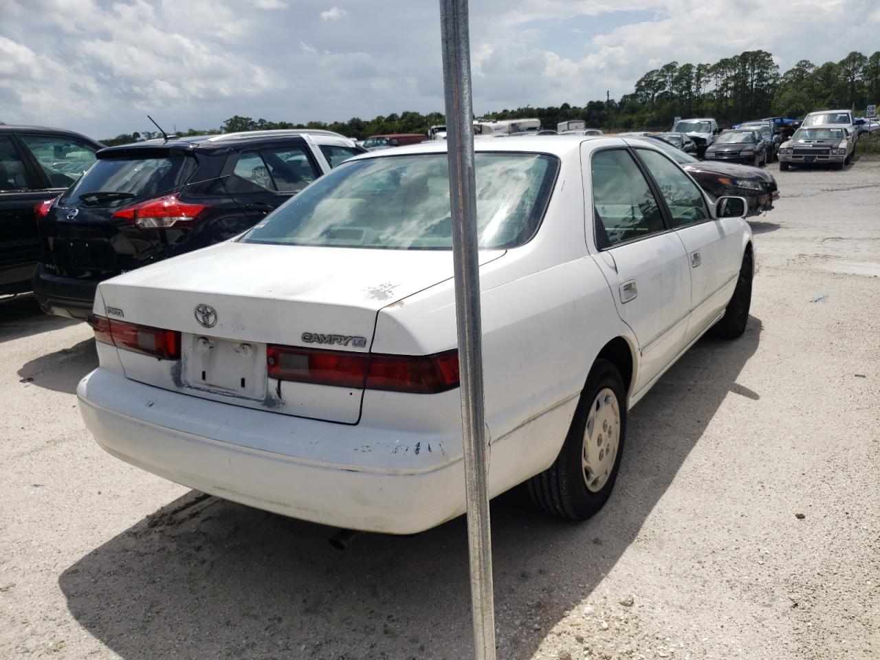 Photo 4 from auction – 1997 TOYOTA CAMRY CE with VIN 4T1BG22K8VU041048