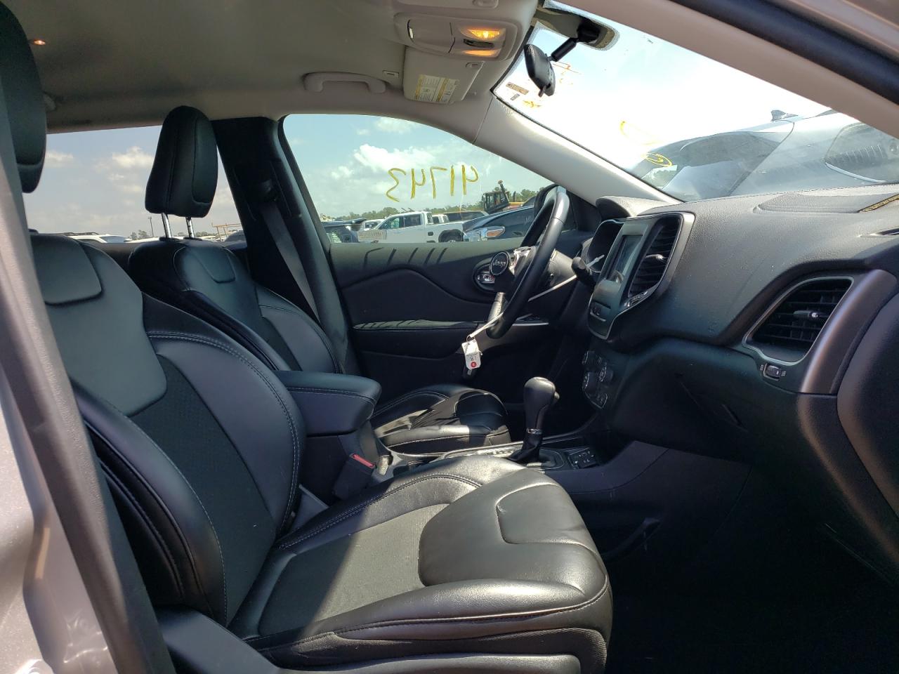 Photo 5 from auction – 2019 JEEP CHEROKEE L with VIN 1C4PJLLB7KD395770