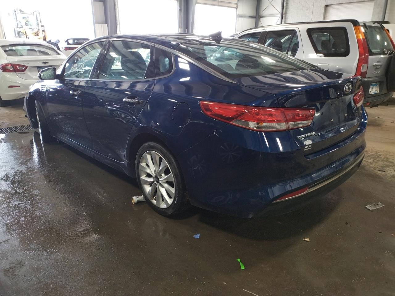 Photo 3 from auction – 2016 KIA OPTIMA EX with VIN 5XXGU4L39GG068824