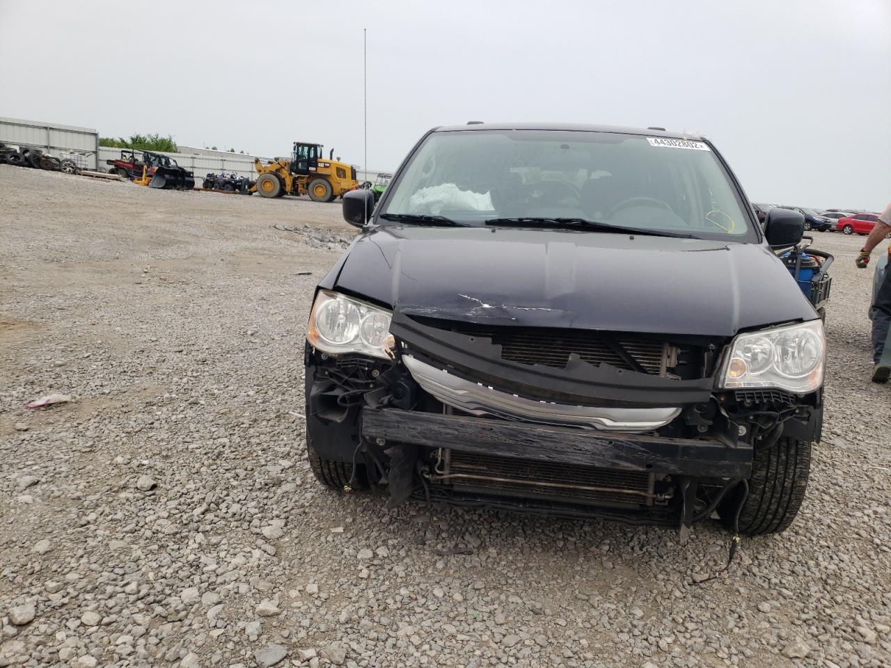 Photo 9 from auction – 2011 CHRYSLER TOWN & COU with VIN 2A4RR8DG7BR500243
