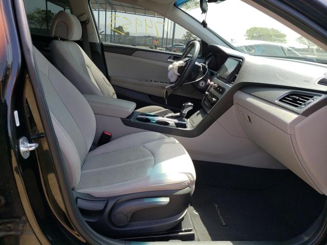 Photo 5 from auction – 2017 HYUNDAI SONATA SE with VIN 5NPE24AF2HH577816