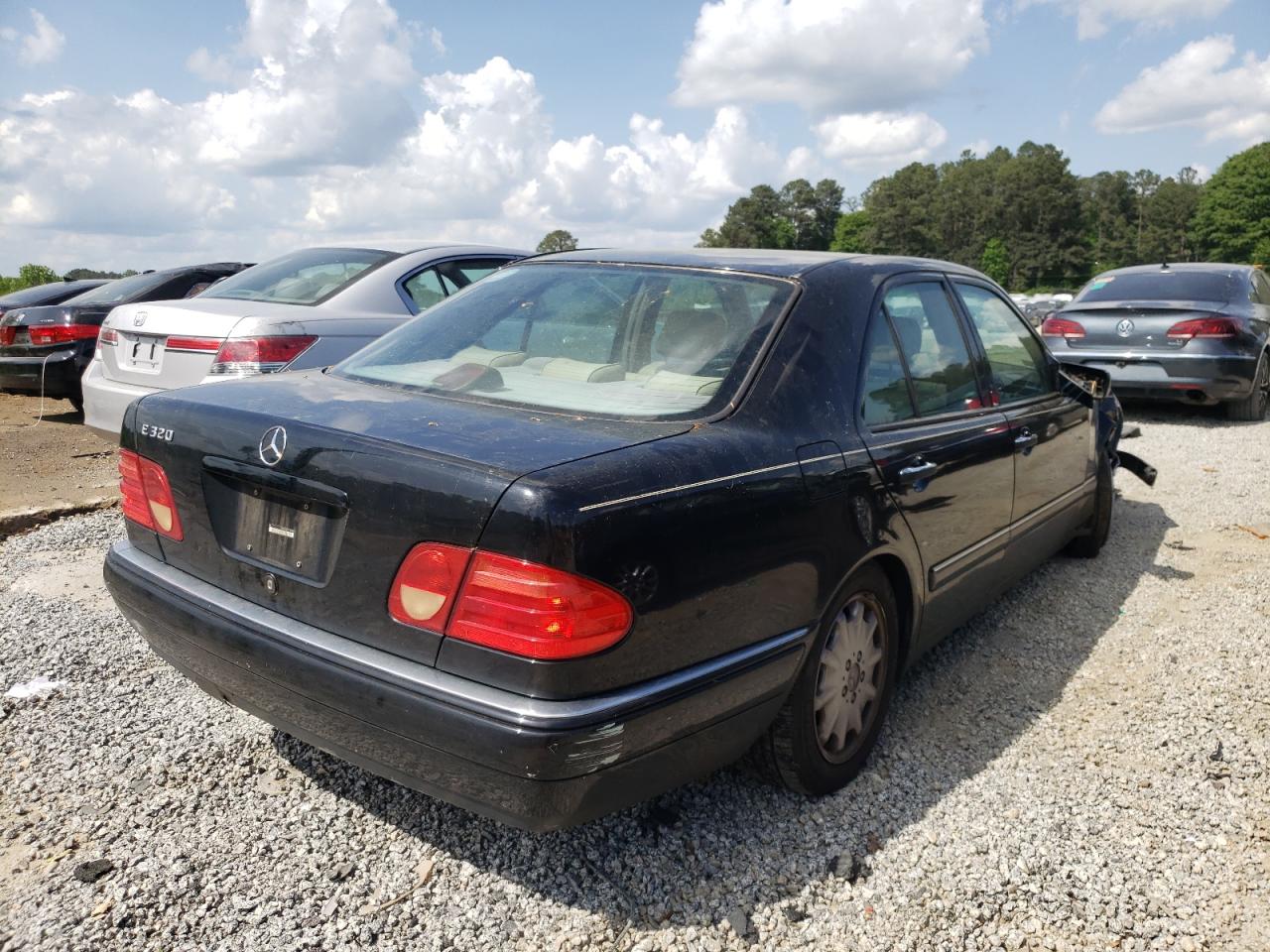Photo 4 from auction – 1996 MERCEDES-BENZ E 320 with VIN WDBJF55F1TJ018341