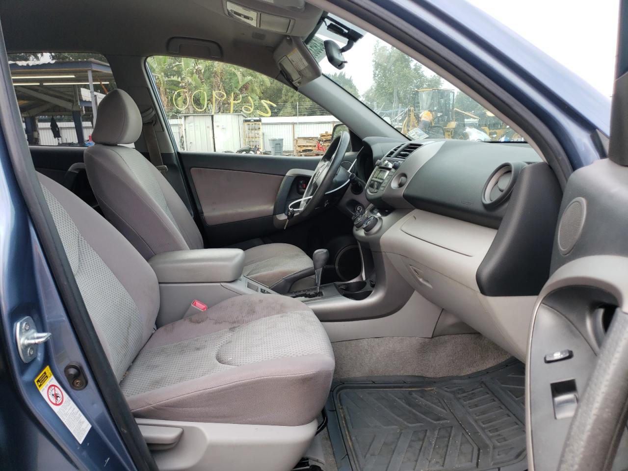 Photo 5 from auction – 2006 TOYOTA RAV4 with VIN JTMZD33V166013110