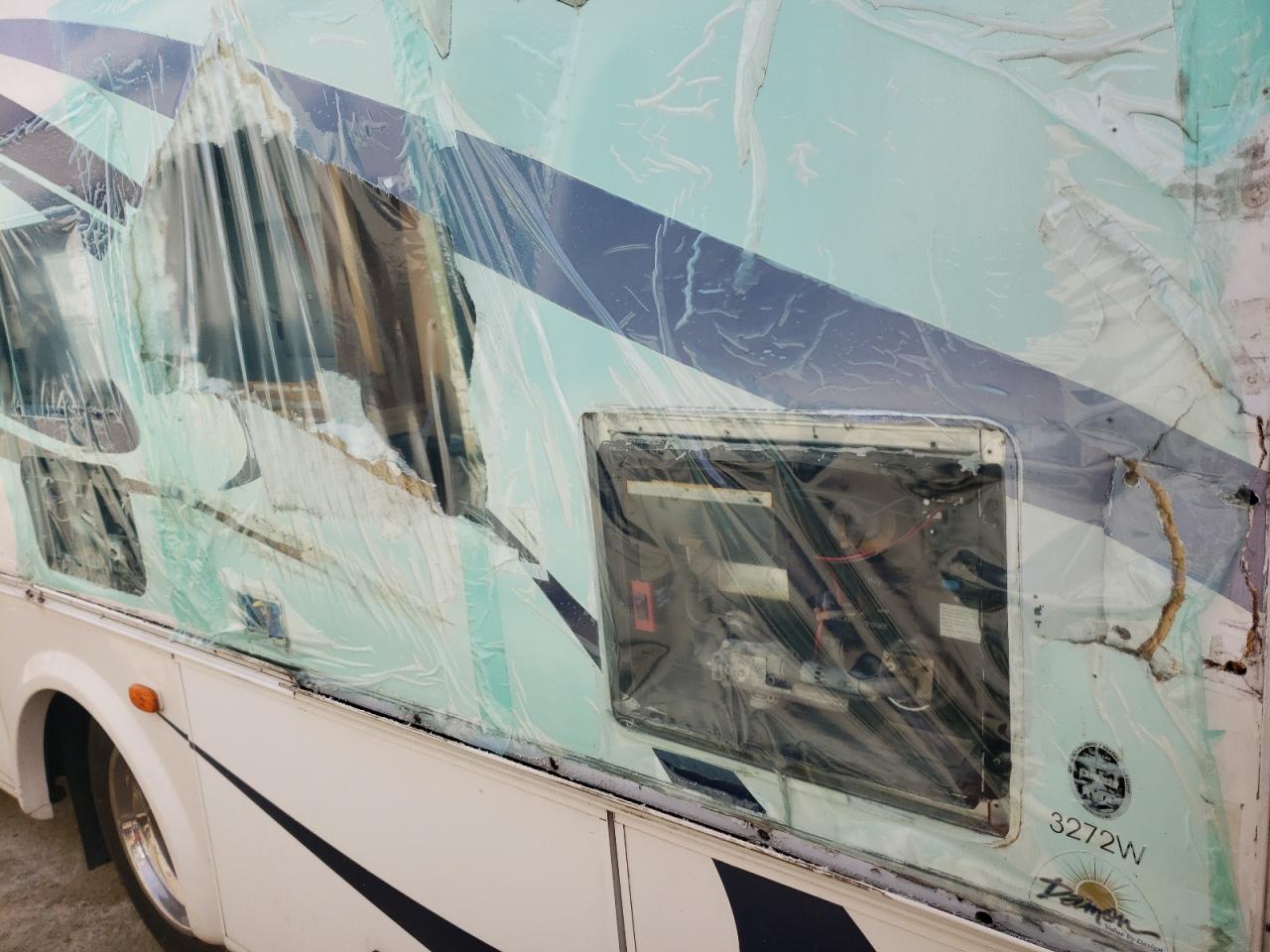 Photo 9 from auction – 2005 WORKHORSE CUSTOM CHASSIS MOTORHOME with VIN 5B4LP57G143394658