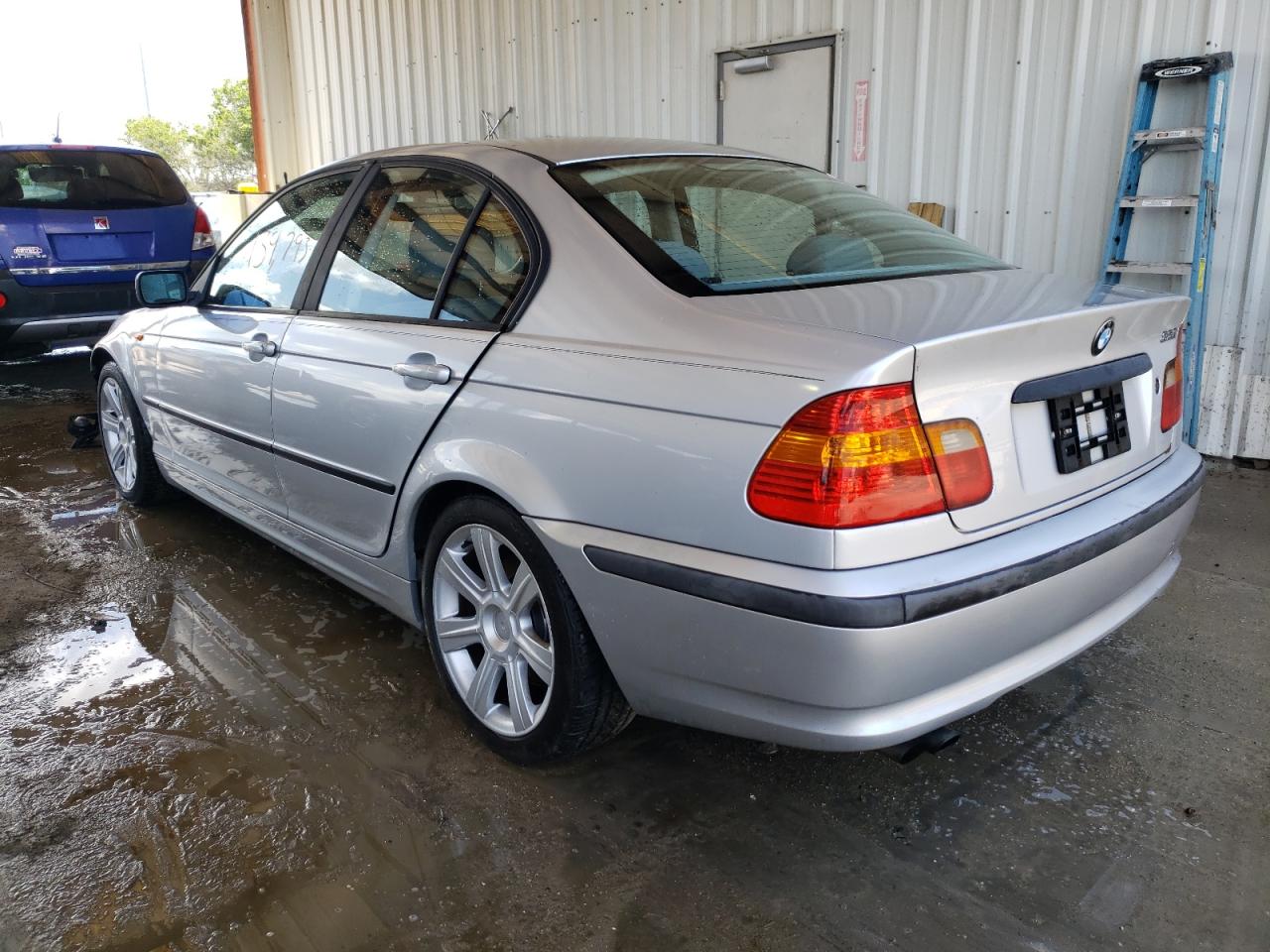 Photo 3 from auction – 2002 BMW 325 I with VIN WBAEV33422KL69213