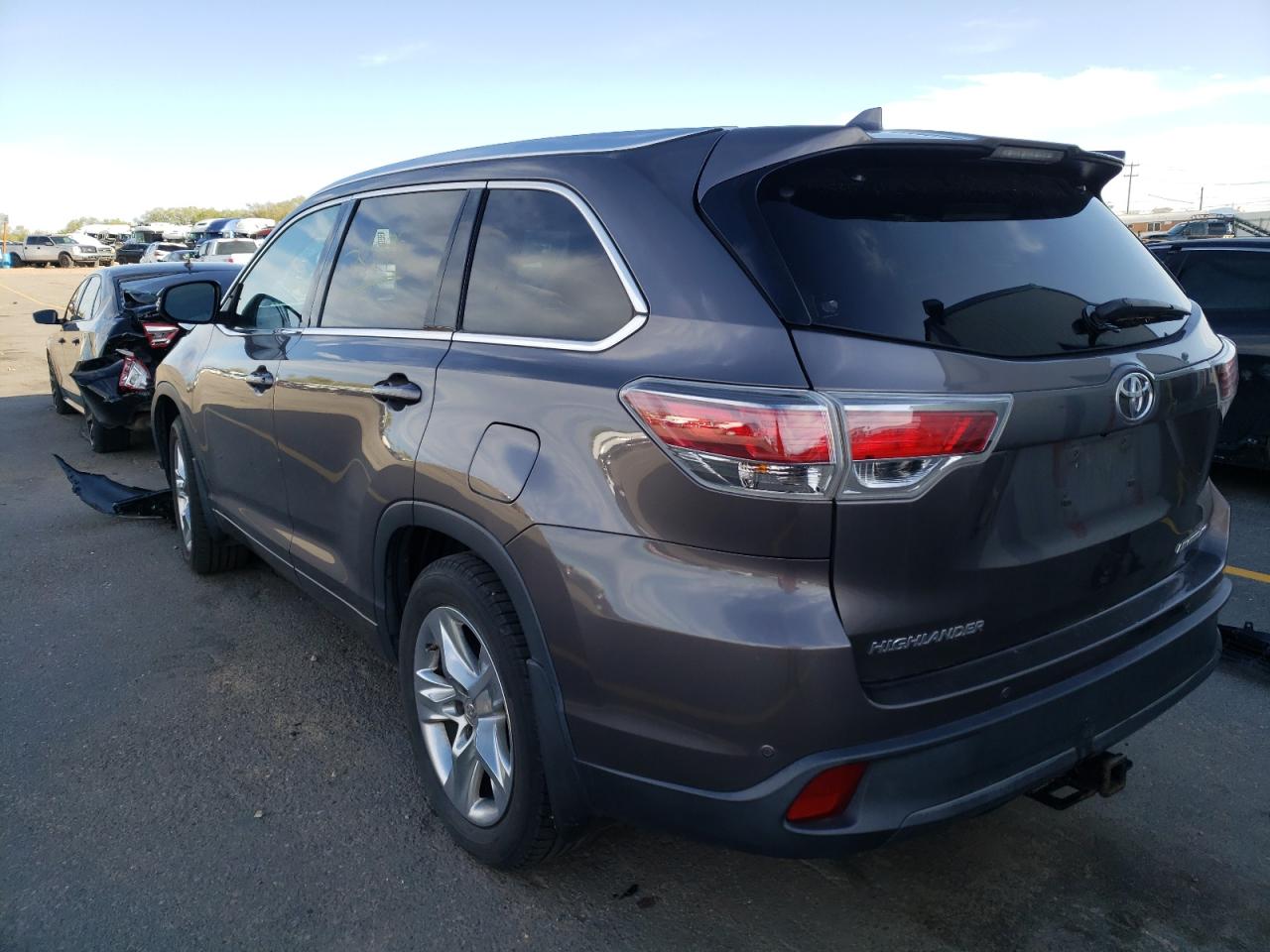 Photo 3 from auction – 2015 TOYOTA HIGHLANDER with VIN 5TDDKRFHXFS157375