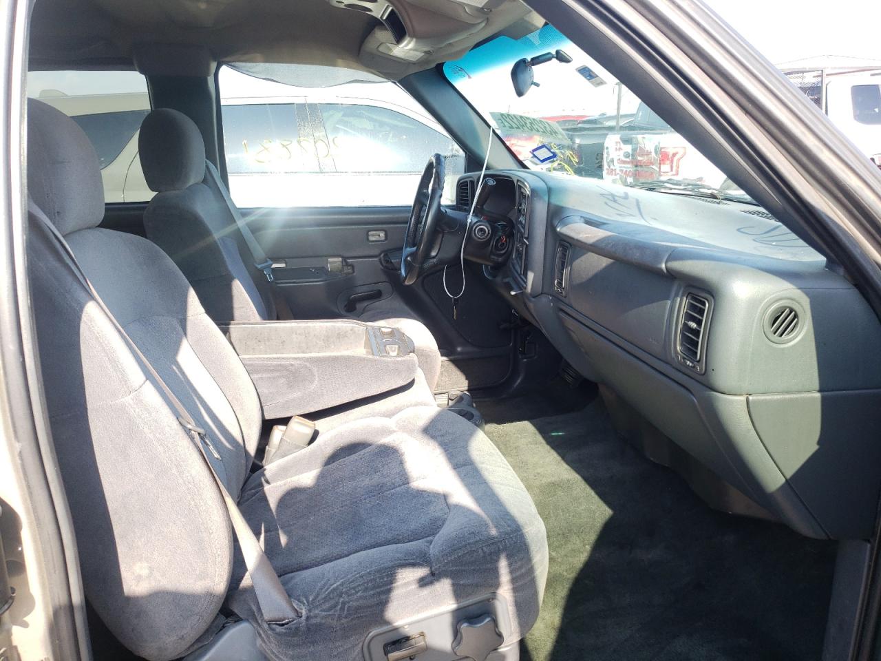 Photo 5 from auction – 2001 CHEVROLET SILVERADO with VIN 2GCEC19T411326907
