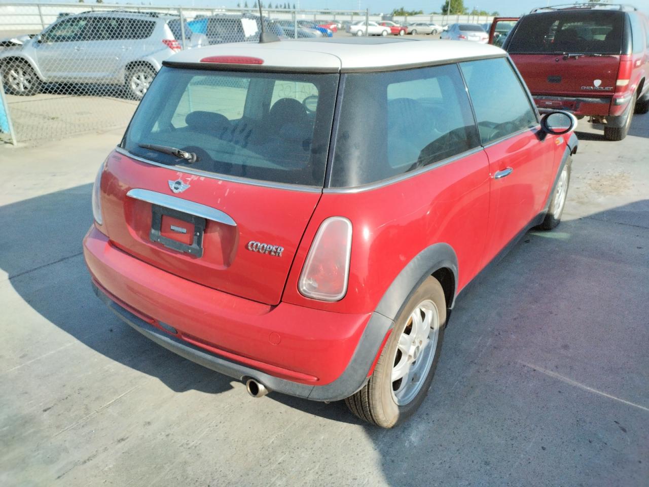 Photo 4 from auction – 2006 MINI COOPER with VIN WMWRC33556TJ73914