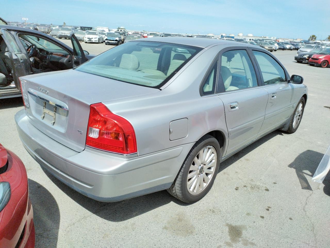 Photo 4 from auction – 2004 VOLVO S80 T6 ELI with VIN YV1TS91Z441354543