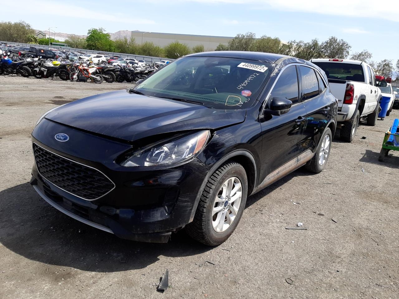 Photo 2 from auction – 2020 FORD ESCAPE SE with VIN 1FMCU0G60LUA35612