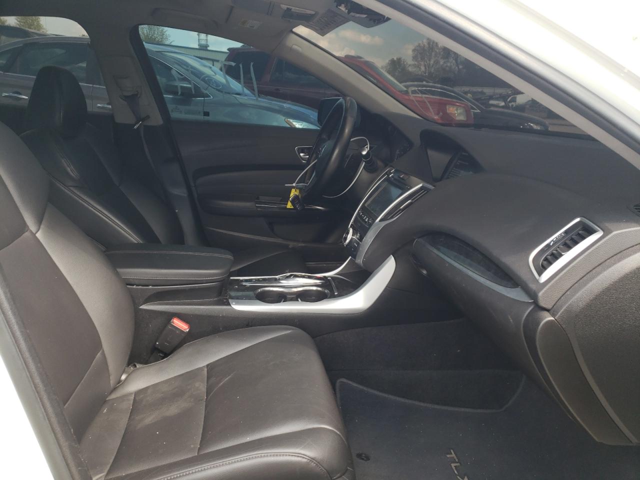 Photo 5 from auction – 2018 ACURA TLX with VIN 19UUB3F33JA004409