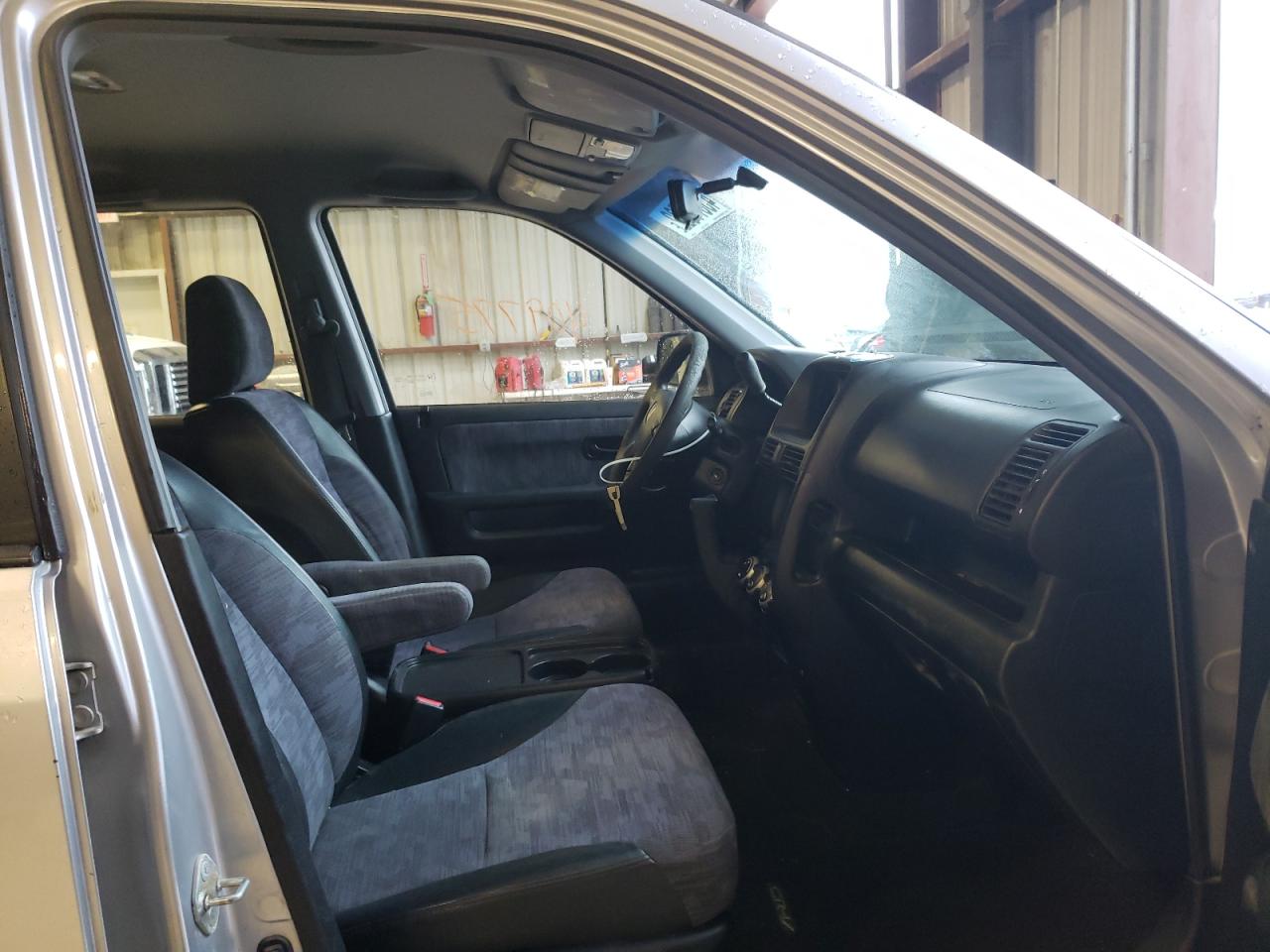 Photo 5 from auction – 2002 HONDA CR-V LX with VIN JHLRD68472C016724