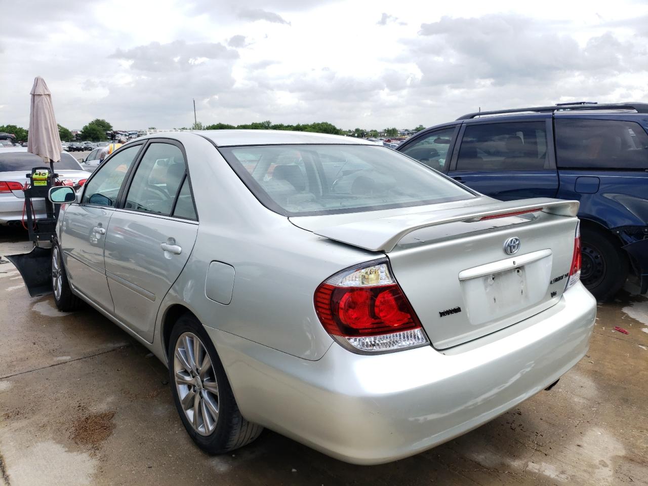 Photo 3 from auction – 2003 TOYOTA CAMRY LE with VIN JTDBF30K130101238