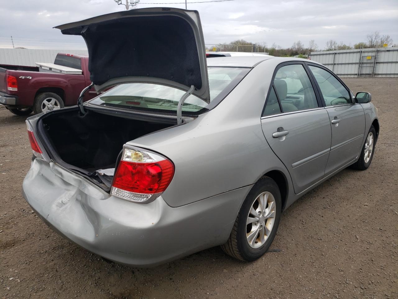 Photo 4 from auction – 2005 TOYOTA CAMRY LE with VIN 4T1BF30K85U607964