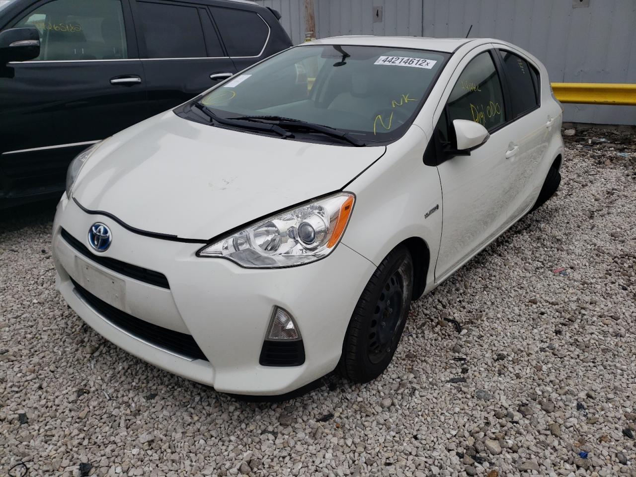 Photo 2 from auction – 2014 TOYOTA PRIUS C with VIN JTDKDTB31E1064071