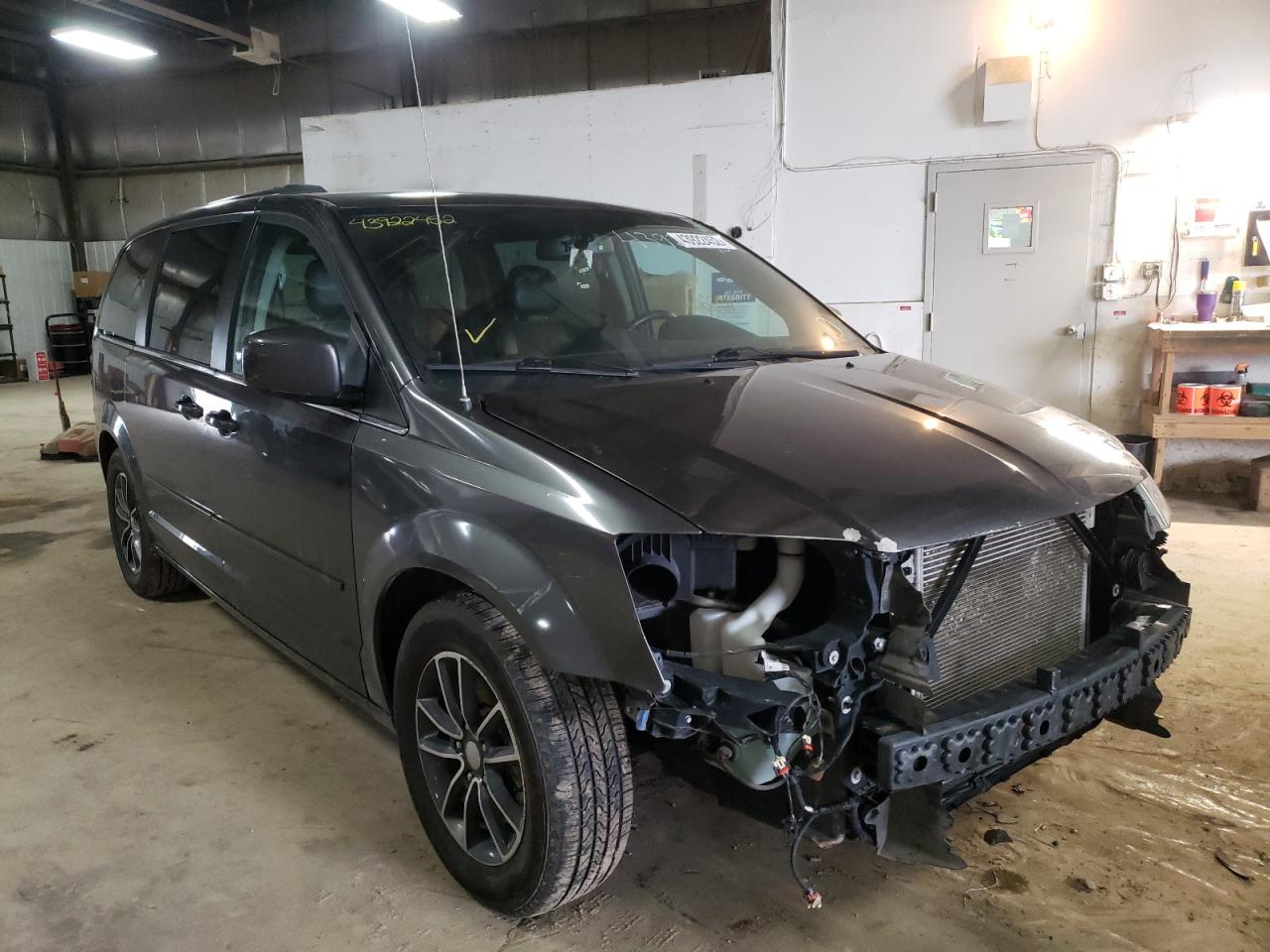 DODGE GRAND CARA 2017 with VIN 2C4RDGCG1HR690713 - Photo from auction