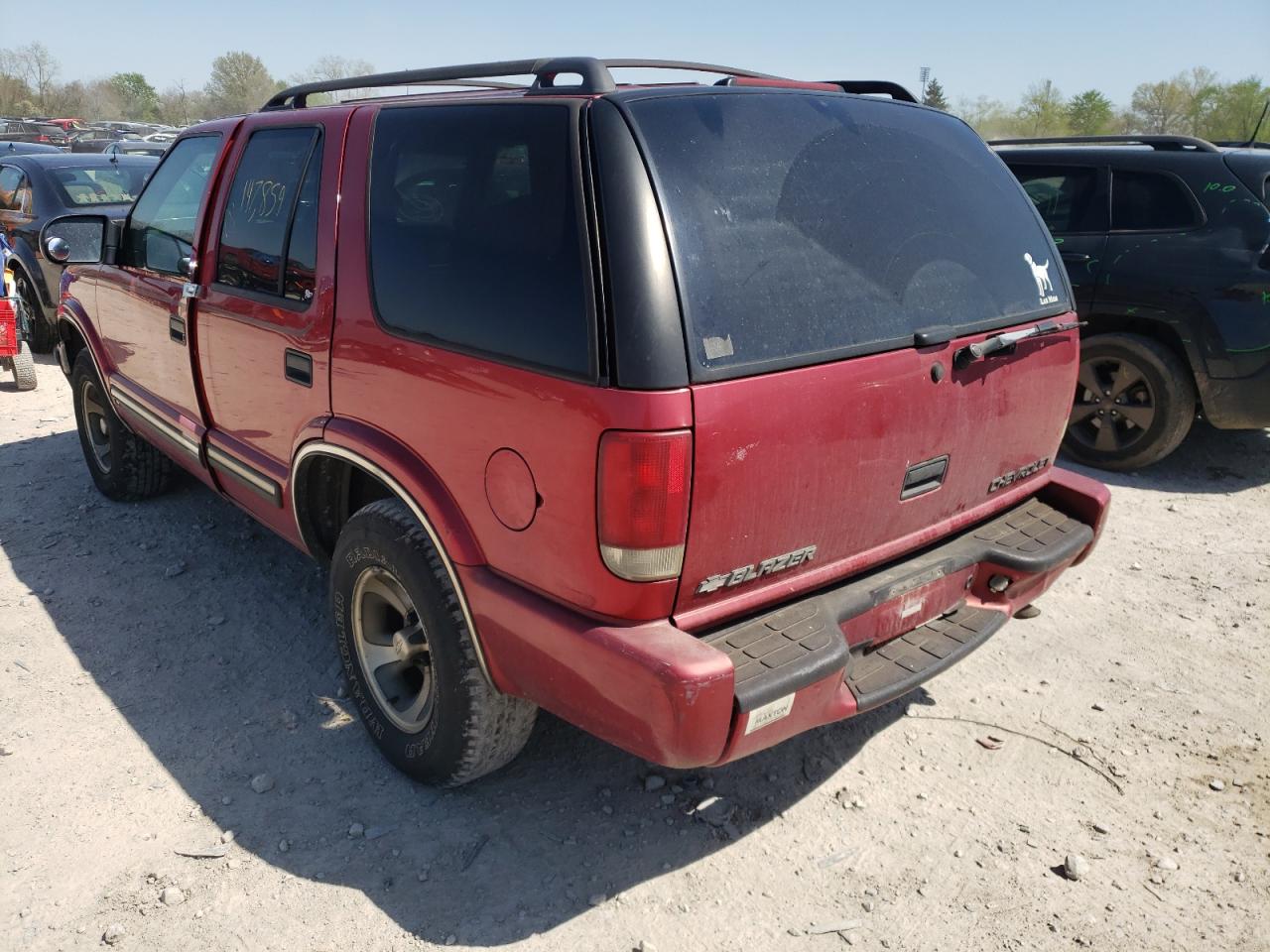 Photo 3 from auction – 2000 CHEVROLET BLAZER with VIN 1GNCS13W0Y2334128