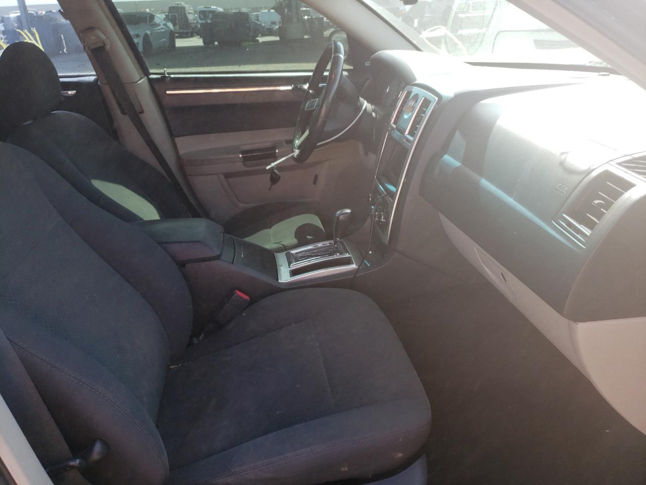 Photo 5 from auction – 2007 CHRYSLER 300C with VIN 2C3KA63H67H849389