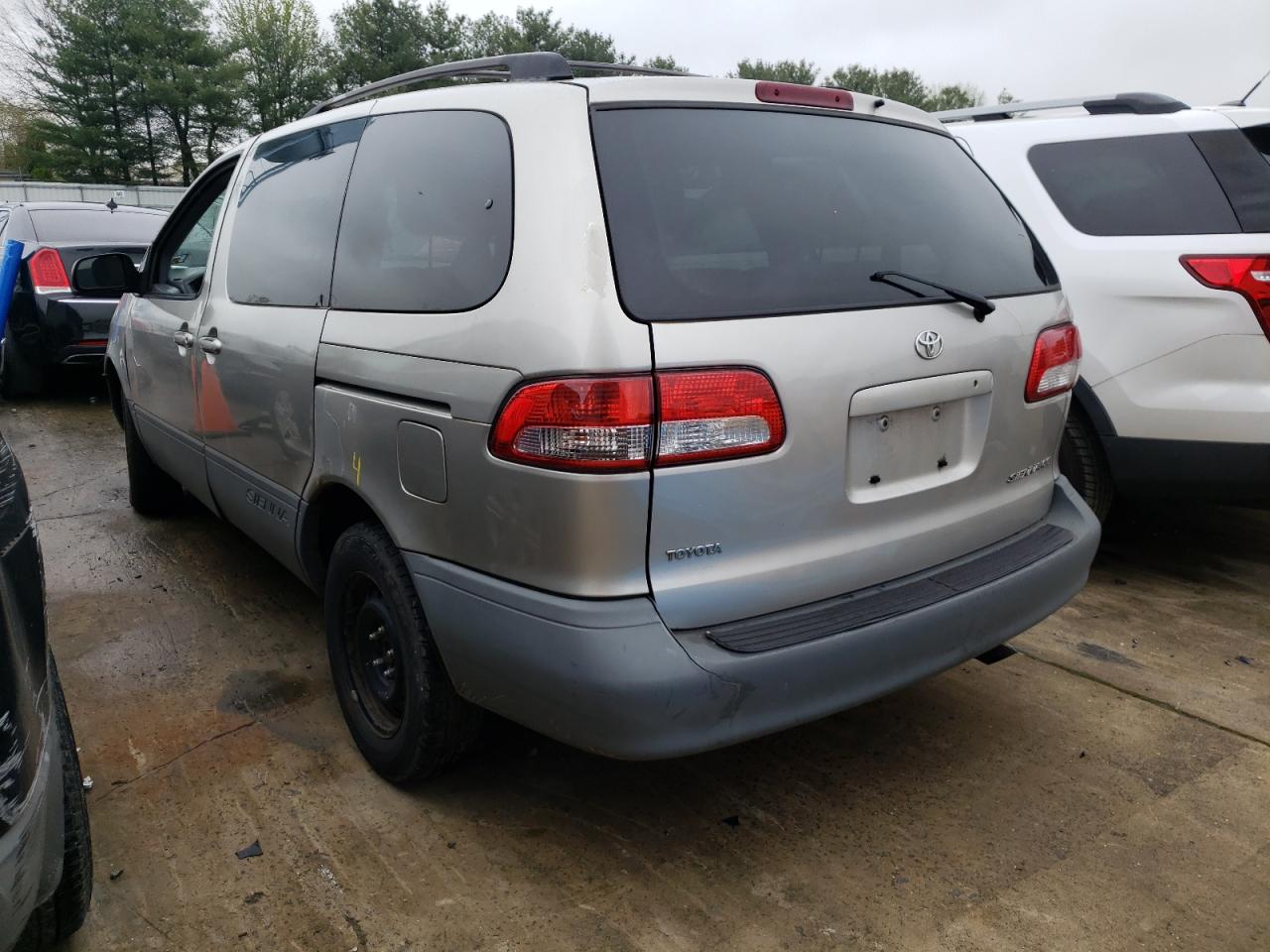Photo 3 from auction – 2002 TOYOTA SIENNA CE with VIN 4T3ZF19C72U507372