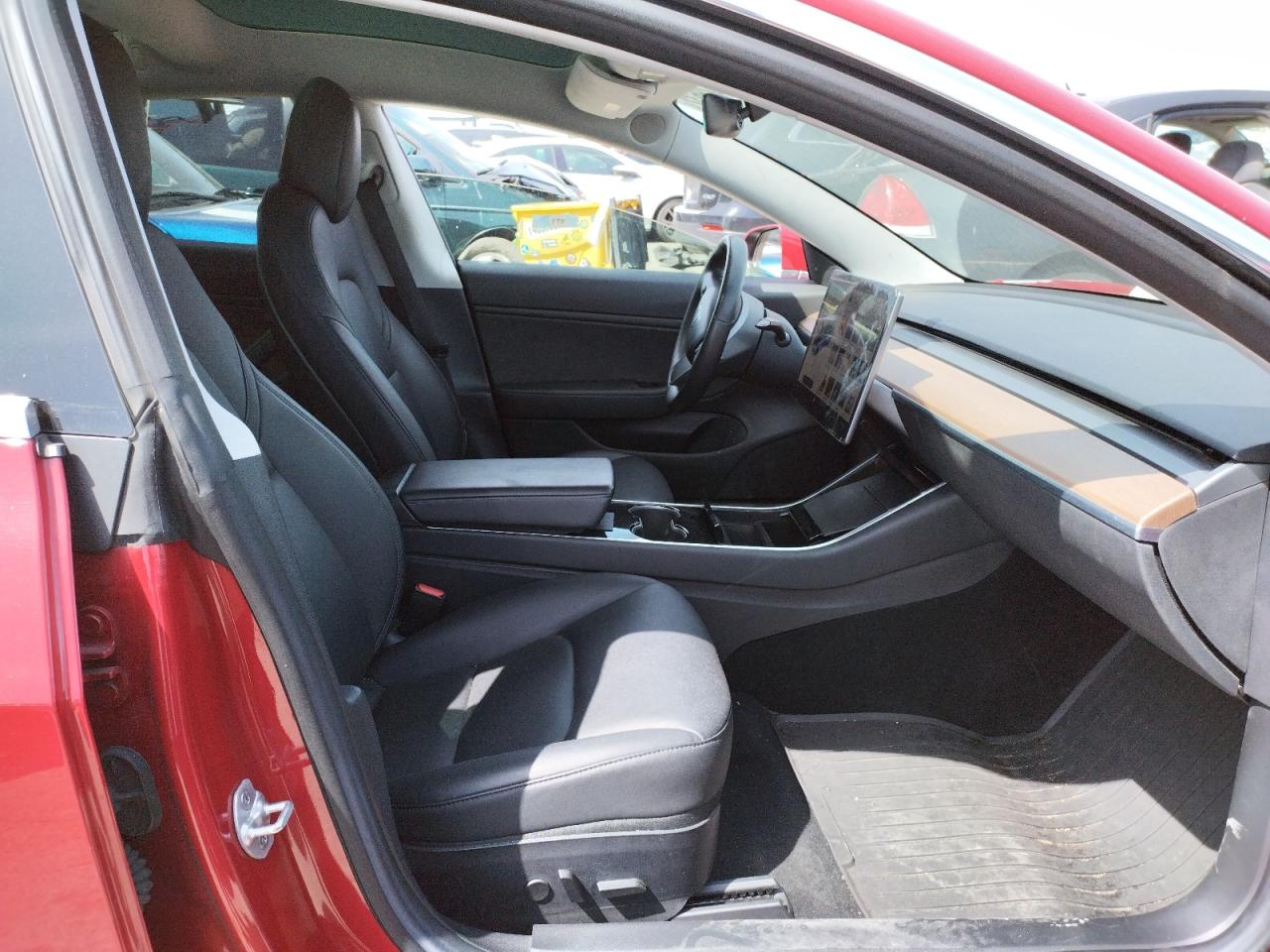 Photo 5 from auction – 2018 TESLA MODEL 3 with VIN 5YJ3E1EB2JF085103