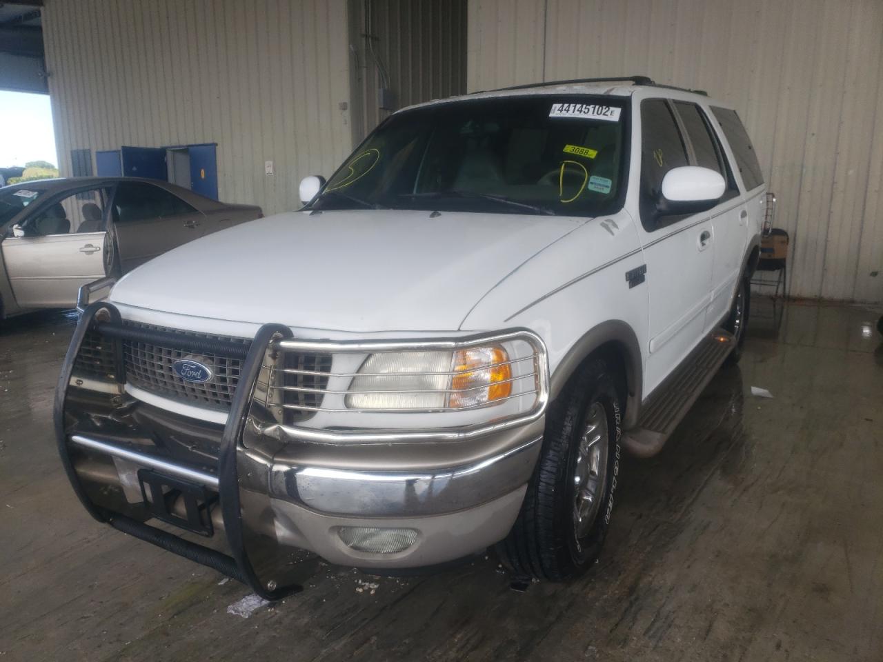 Photo 2 from auction – 2000 FORD EXPEDITION with VIN 1FMRU1766YLA59197