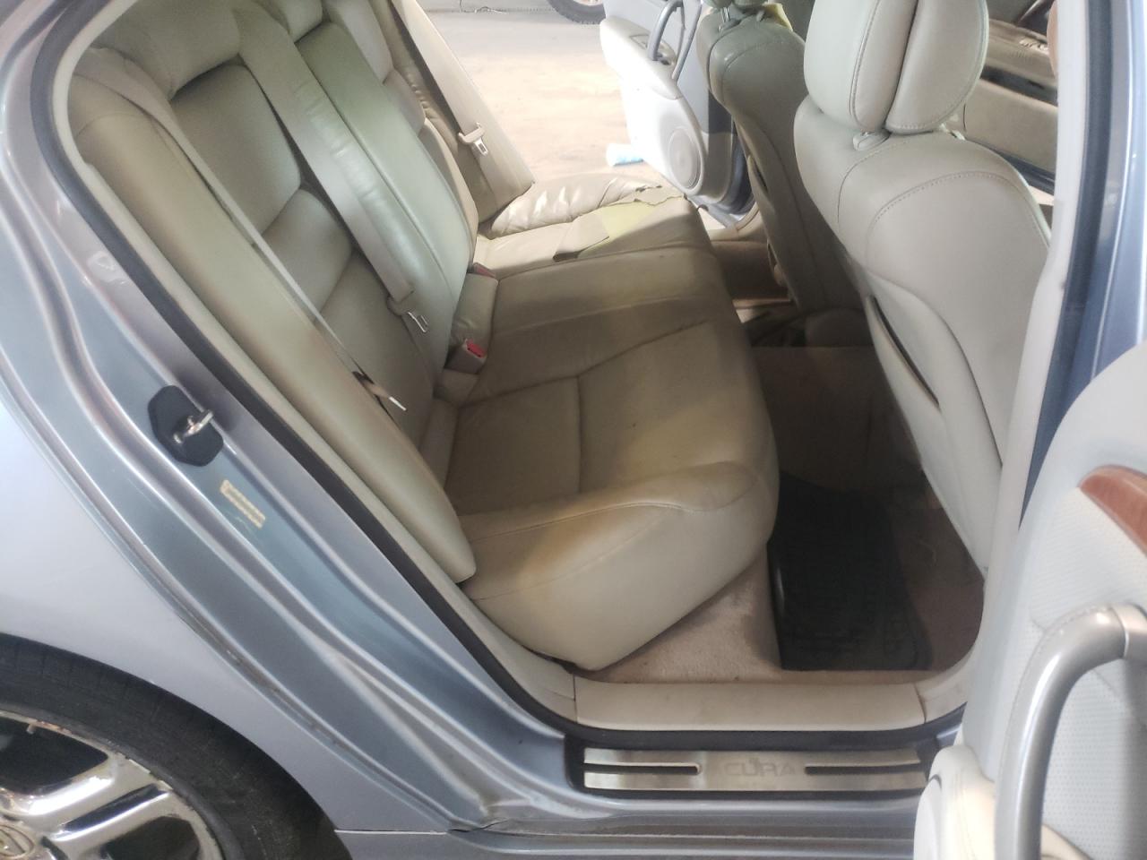 Photo 6 from auction – 2005 ACURA RL with VIN JH4KB16585C016270