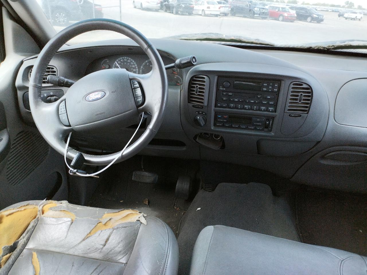 Photo 9 from auction – 2002 FORD F150 SUPER with VIN 1FTRW08L12KC97873