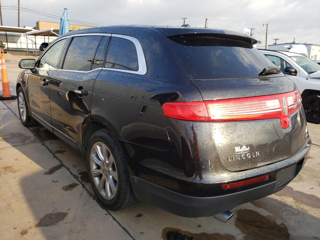 Photo 3 from auction – 2014 LINCOLN MKT with VIN 2LMHJ5AT3EBL53053