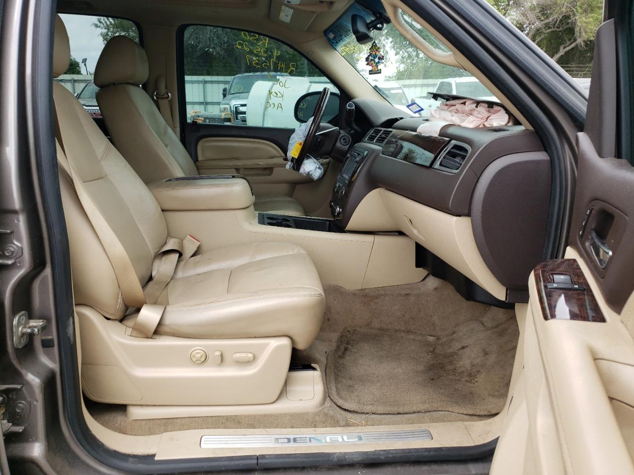 Photo 5 from auction – 2012 GMC YUKON DENA with VIN 1GKS2EEF4CR131367