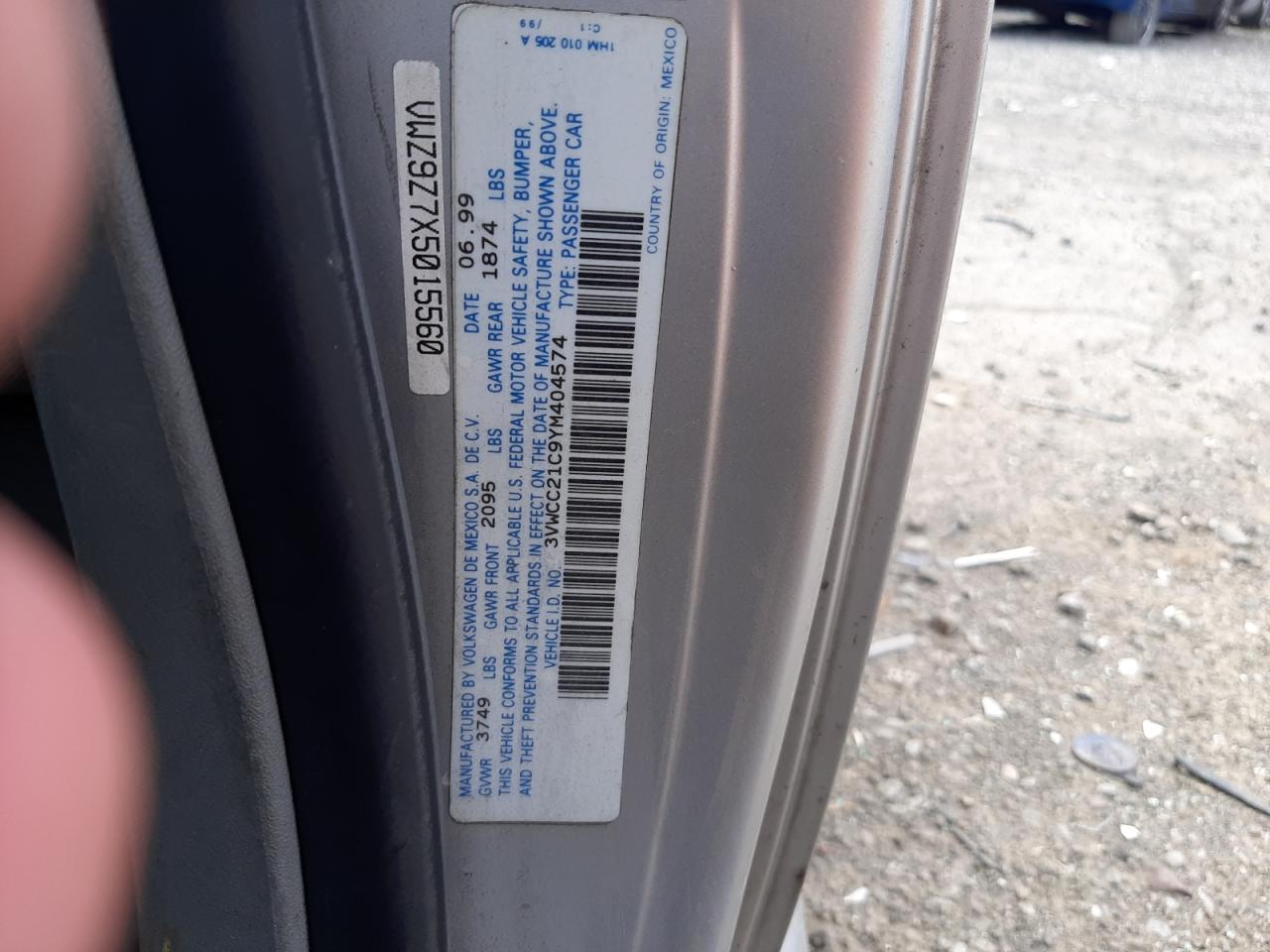 Photo 10 from auction – 2000 VOLKSWAGEN NEW BEETLE with VIN 3VWCC21C9YM404574