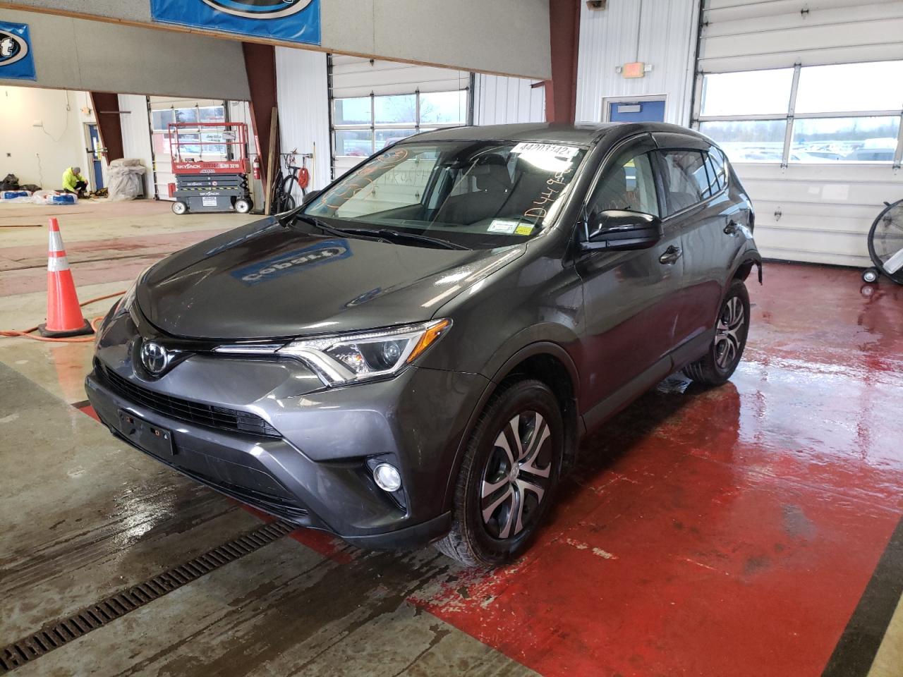 Photo 2 from auction – 2018 TOYOTA RAV4 LE with VIN JTMBFREV1JJ727370