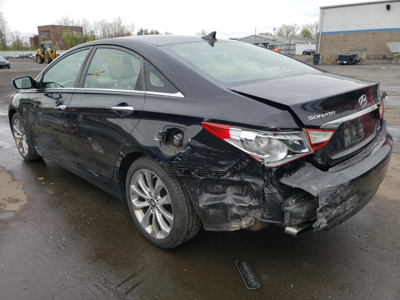 Photo 3 from auction – 2011 HYUNDAI SONATA SE with VIN 5NPEC4AB5BH263451