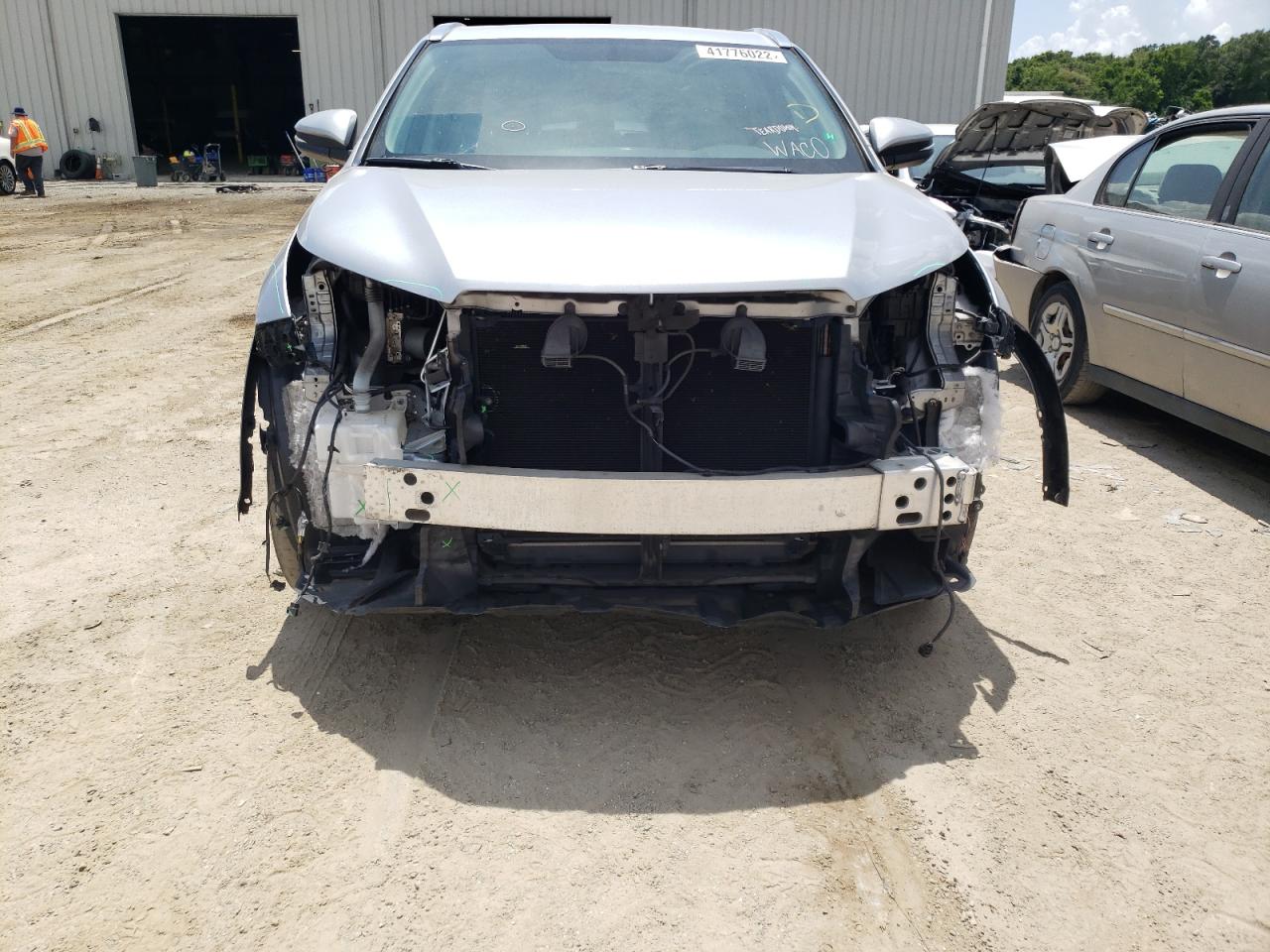 Zdjęcie 9 z aukcji – 2016 TOYOTA HIGHLANDER z VIN 5TDKKRFH6GS504838