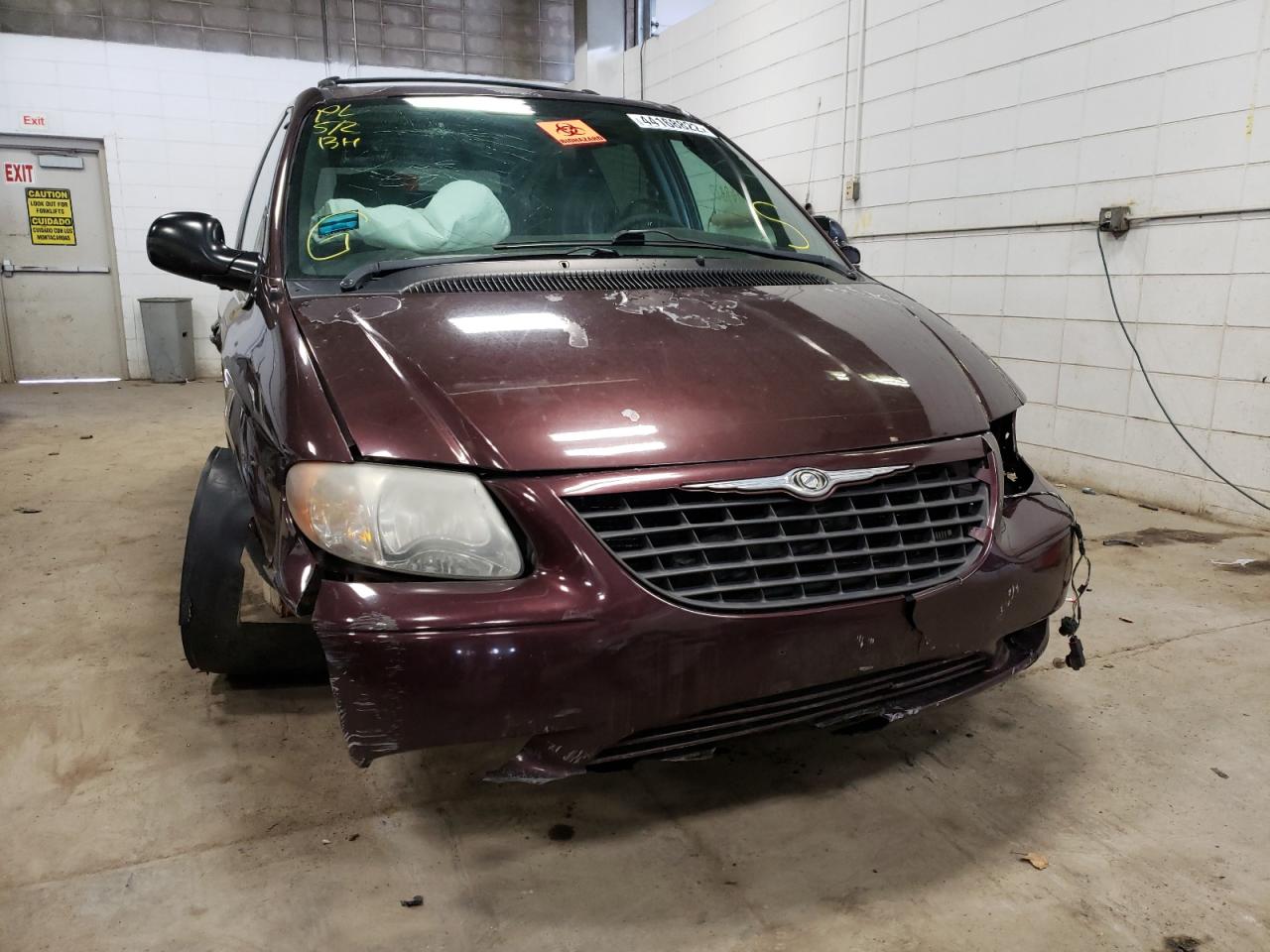 Photo 9 from auction – 2004 CHRYSLER TOWN & COU with VIN 1C4GP45R04B567053