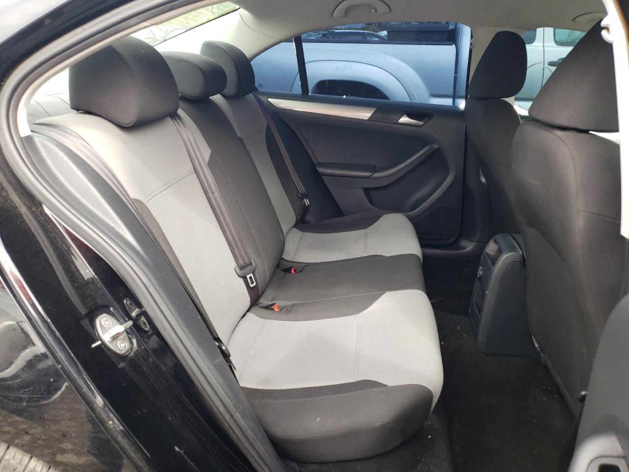 Photo 6 from auction – 2017 VOLKSWAGEN JETTA S with VIN 3VW2B7AJ2HM214545