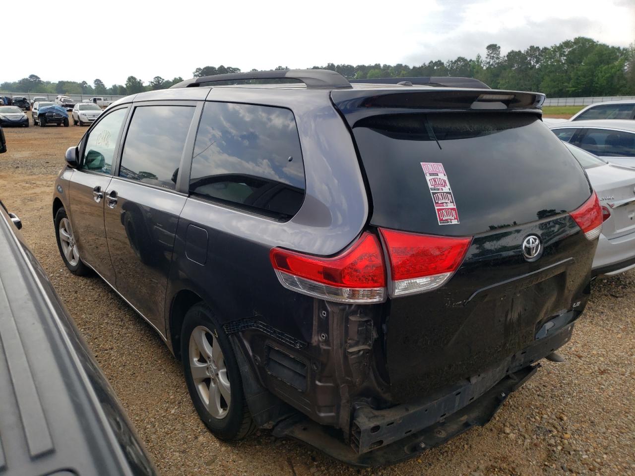Photo 3 from auction – 2011 TOYOTA SIENNA LE with VIN 5TDKK3DC2BS019299