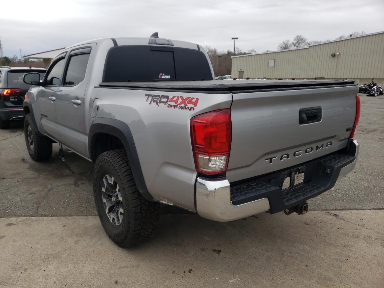 Photo 3 from auction – 2017 TOYOTA TACOMA DOU with VIN 3TMCZ5AN2HM111183