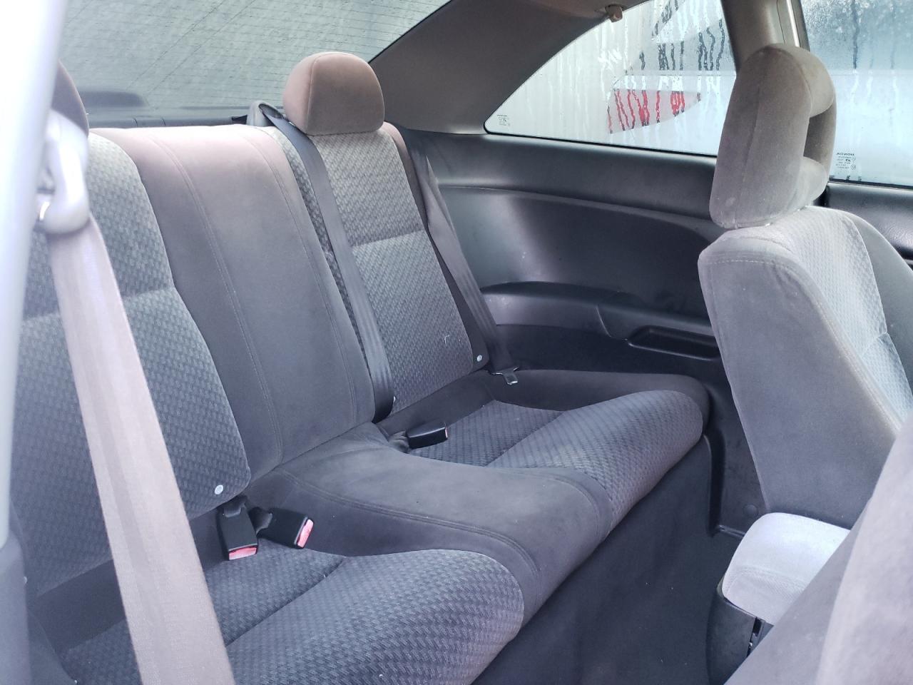Photo 6 from auction – 2004 HONDA CIVIC DX V with VIN 1HGEM21104L073307