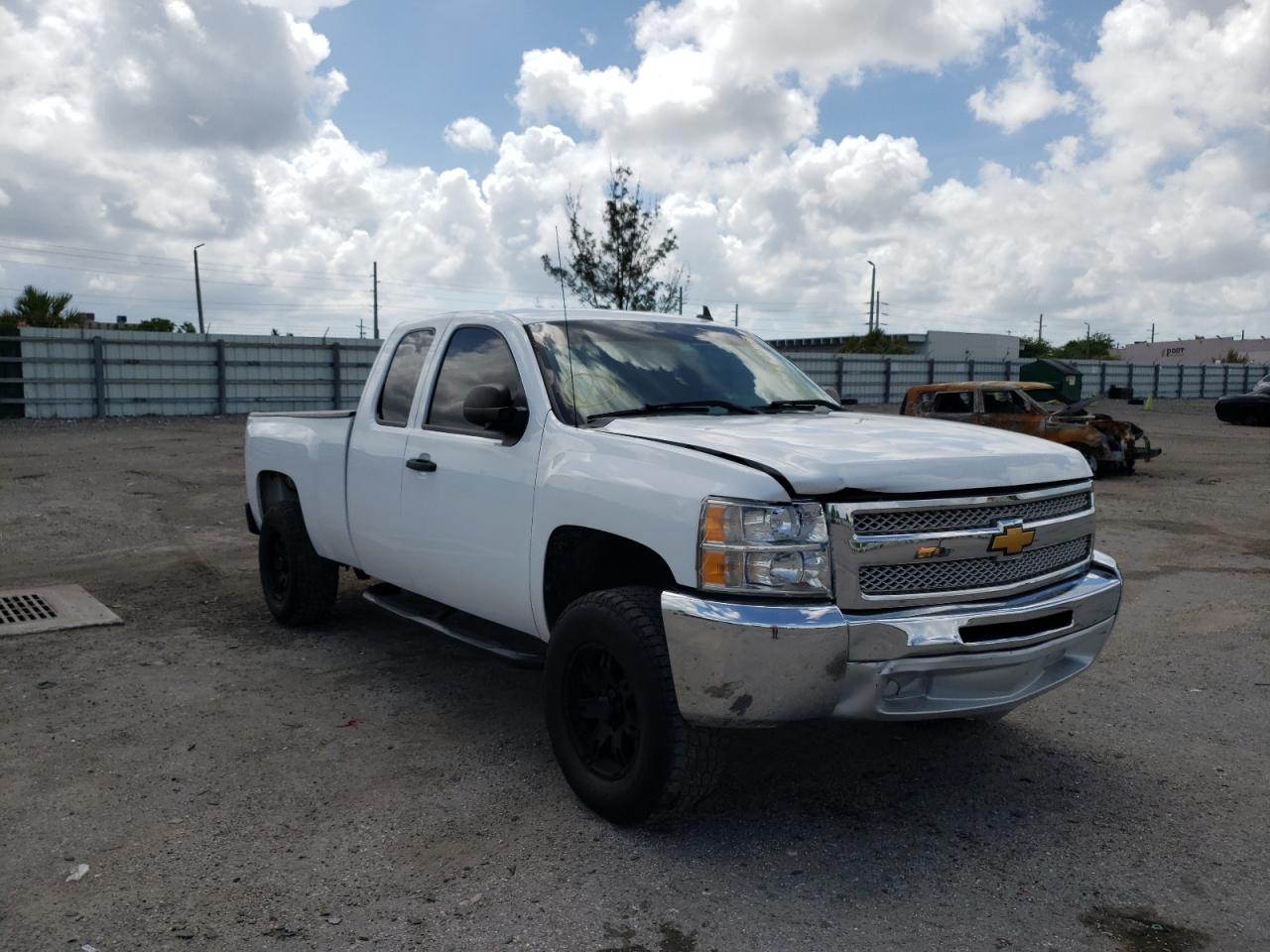 Photo 1 from auction – 2013 CHEVROLET SILVERADO with VIN 1GCRCREA8DZ386480