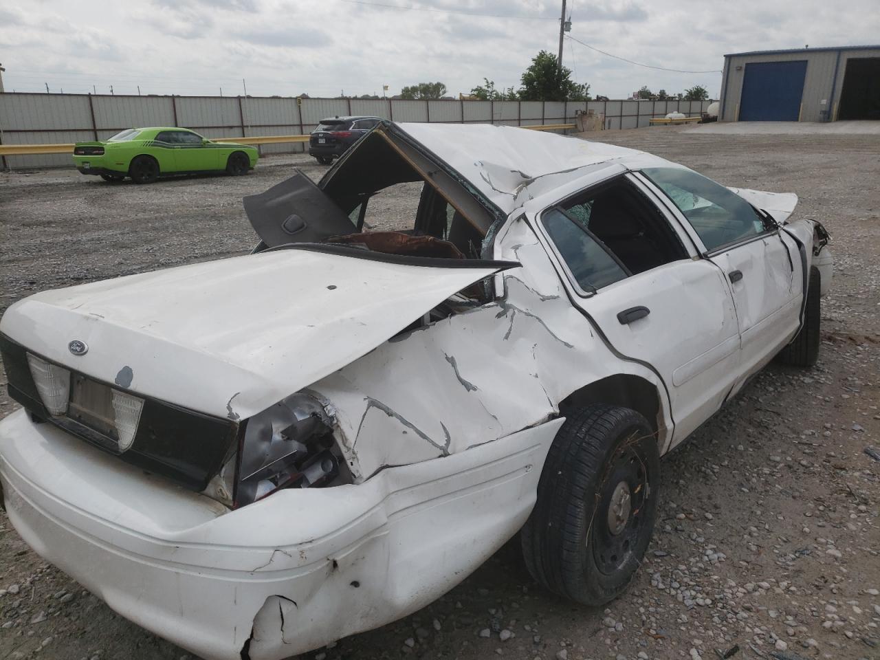 Photo 9 from auction – 2004 FORD CROWN VICT with VIN 2FAFP71W34X127307